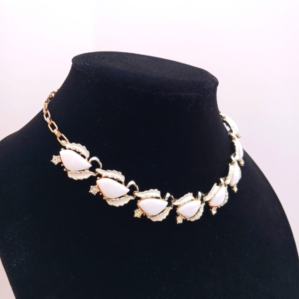 VINTAGE NECKLACE white thermoset silvertone rhinestones Mid-century 16" length